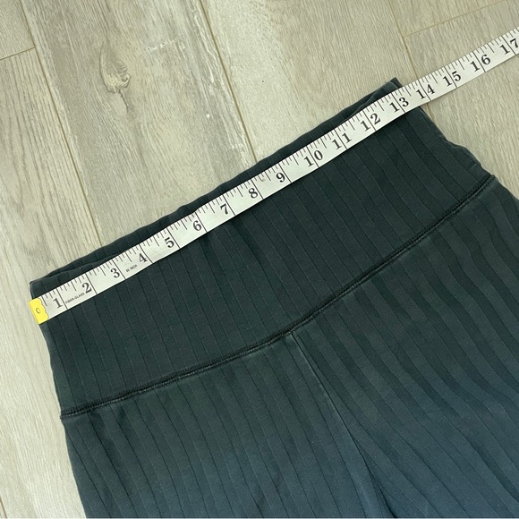 Aerie Offline OG Groove 7" Bike Short Gray (Large) striped ribbed stretchy comfy - Picture 2 of 6